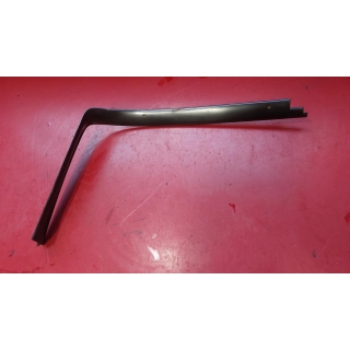 Abdeckung Fensterschlüssel vorne links Mercedes W110 W111 Bakelit 1106710351