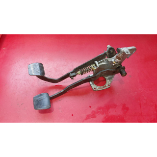 Bremspedal Kupplungspedal Pedalanlage Lagerbock Mercedes W123 1232940501
